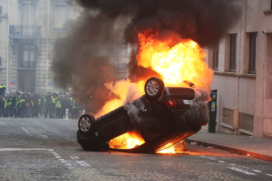 Gilets jaunes&nbsp;: les images choc &agrave; Paris