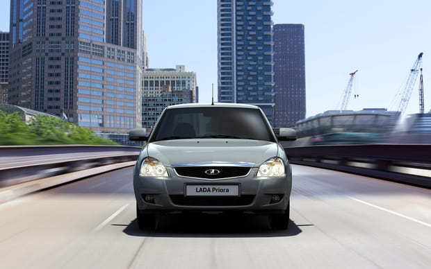 1ere berline familiale la moins chère : Lada Priora