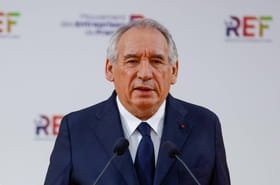 Vote de confiance &agrave; Bayrou, en direct&nbsp;: plus le gouvernement se d&eacute;fend, plus il braque l'opposition