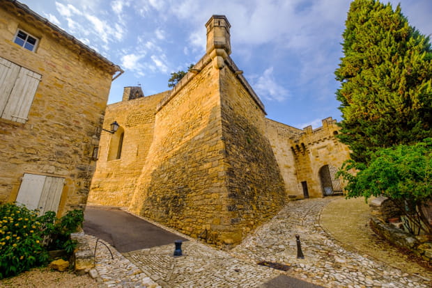 Le château d'Ansouis, une forteresse millénaire au cœur de la Provence