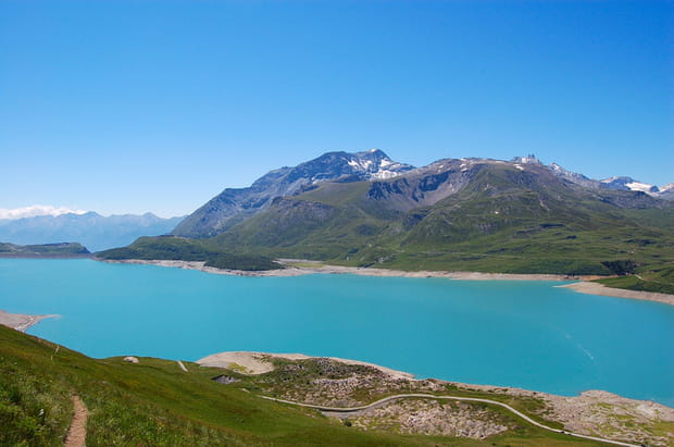 Le lac artificiel du Mont-Cenis, entre l'Italie et la France