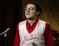 Coluche : le bouffon devenu roi