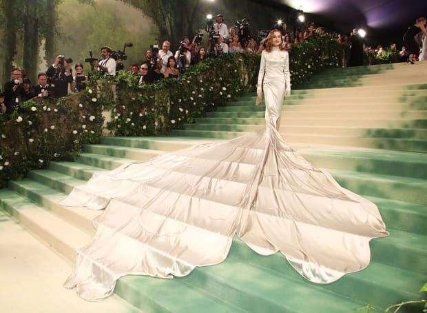 Isabelle Huppert impériale au Met Gala