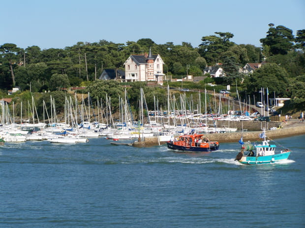 Les petits bateaux qui vont sur l'eau