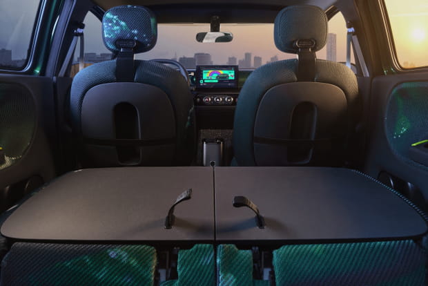 La Twingo E Tech garde sa banquette arrière coulissante, une bonne idée !