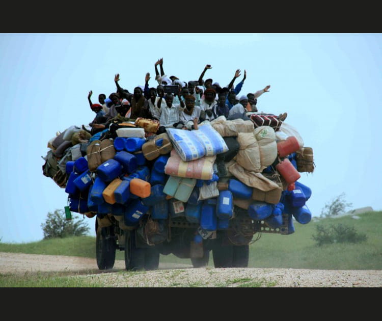 Un camion charg&eacute;