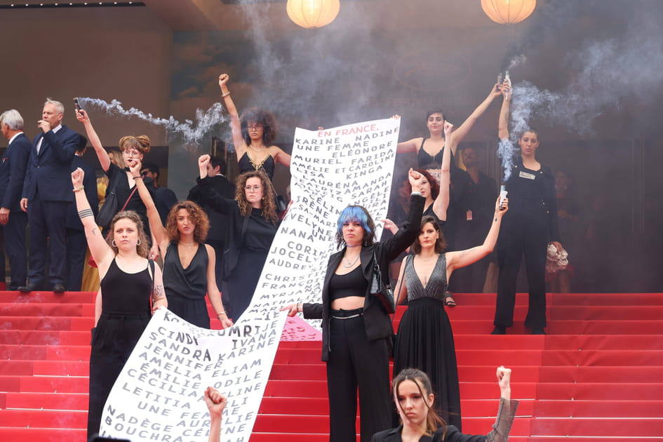 Les noms des victimes de f&eacute;minicide sur le tapis rouge