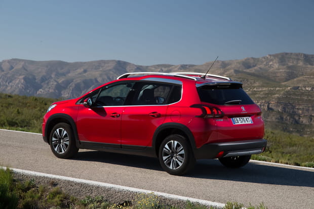 Le Peugeot 2008 sur les sentiers