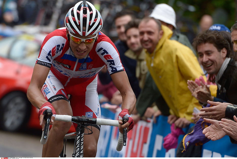 Un spectateur fait tomber volontairement Maxim Belkov