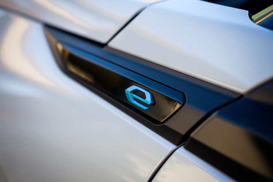 Les signes distinctifs de cette version &eacute;lectrique du Peugeot 2008