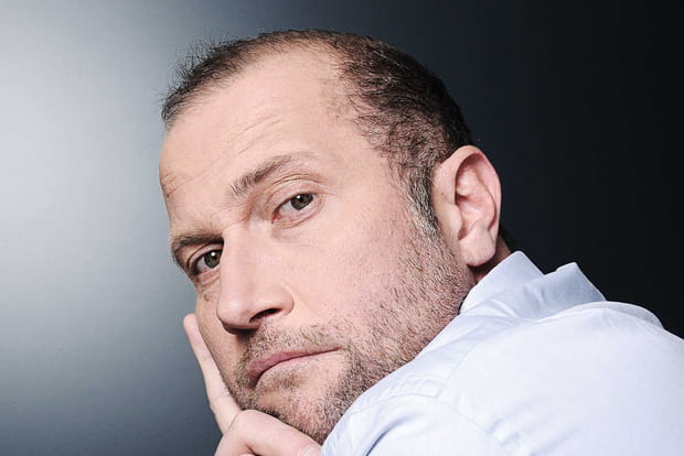 "Hey ! Position initiale hein garçon. Faut pas commencer à jouer au malin. Compris hein ?"