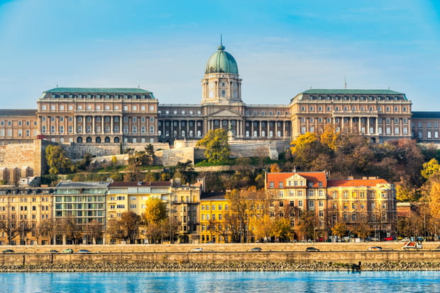 S'émerveiller devant le château de Buda