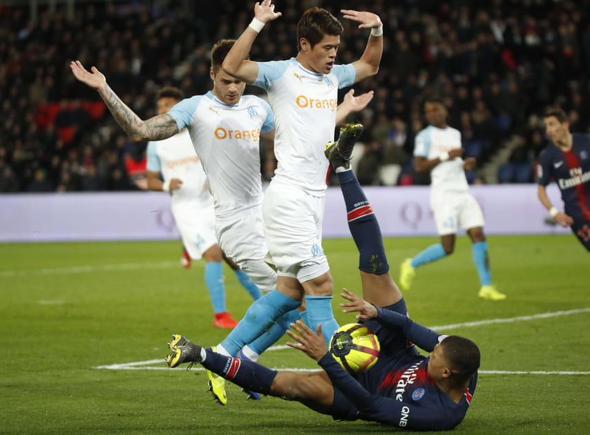 93e minute&nbsp;: Sakai provoque un penalty