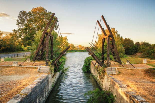 Canal d'Arles à Bouc