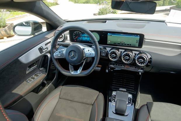 Ambiance sportive à bord du CLA AMG Line