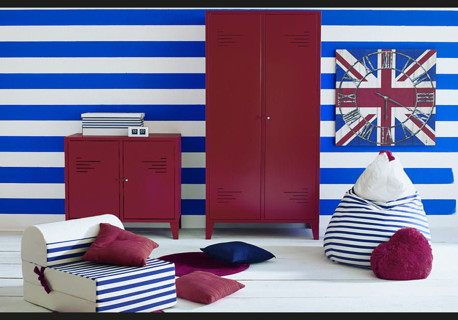 Une armoire m&eacute;tallique