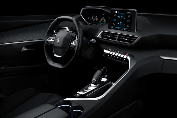 Un volant aplati pour assurer l'intégration de l'écran de bord ?