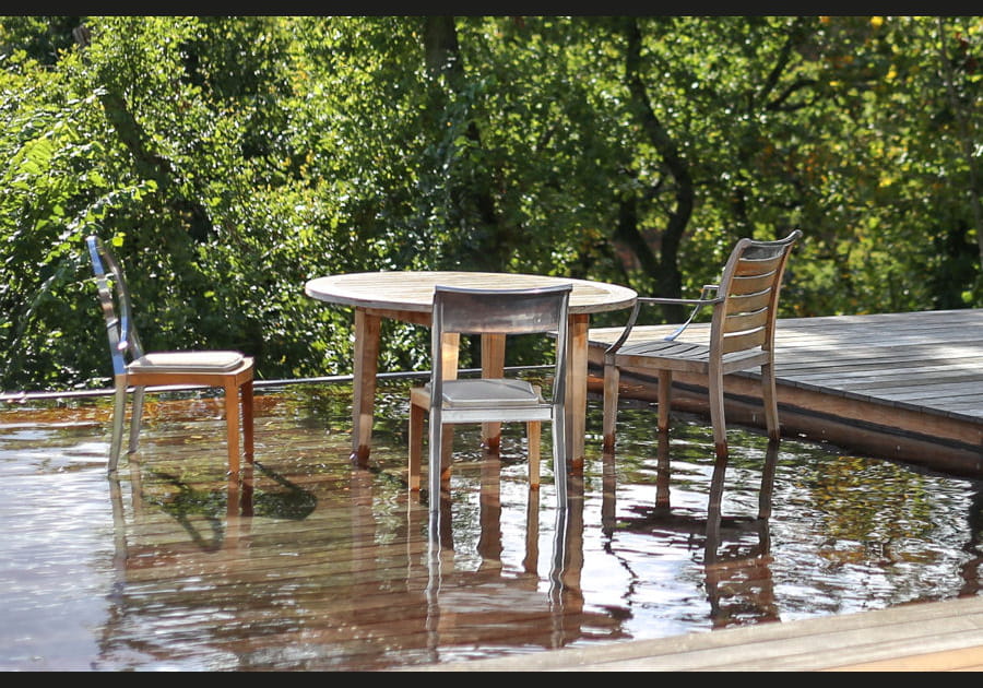 La terrasse les pieds dans l'eau