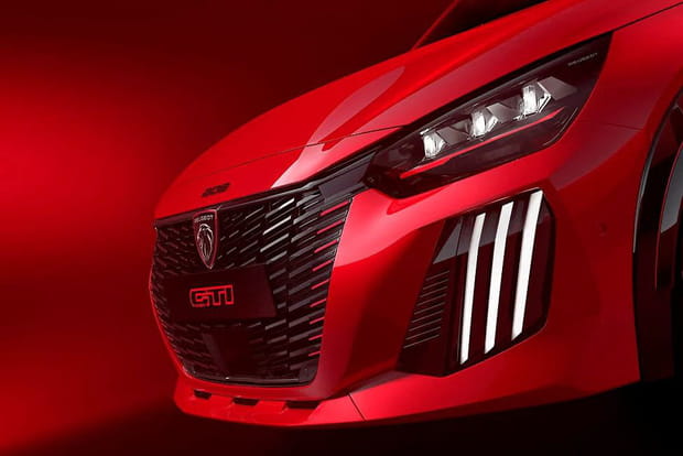 Châssis abaissé et voies élargies pour une silhouette plus musclée de la Peugeot e-208 GTi