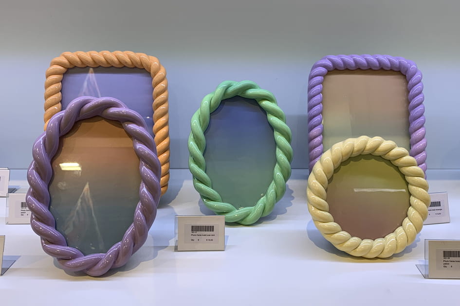 Des cadres color&eacute;s
