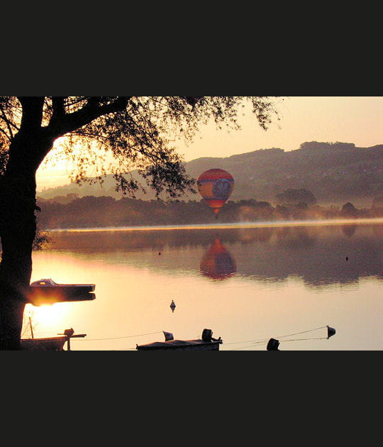 Mongolfi&egrave;res sur le lac de Paladru