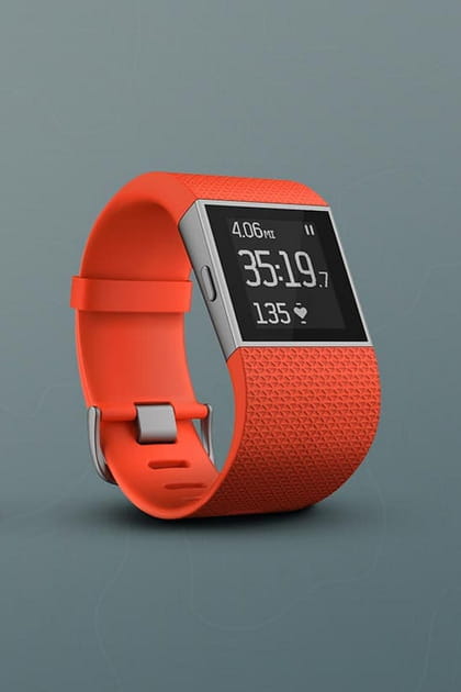 Fitbit Surge : un bracelet d'activit&eacute; hybride avec GPS et cardio