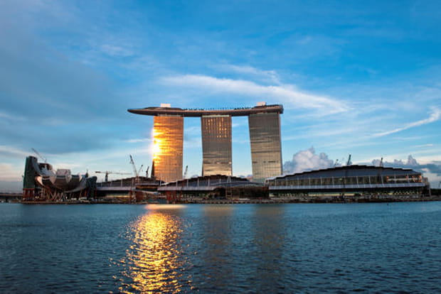 3 tours surmontées d'une navette