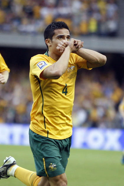 Tim Cahill joue au prisonnier
