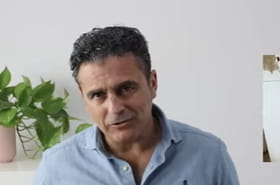 Cet expert en r&eacute;novation l'assure, &quot;poser ce carrelage dans la cuisine peut vous faire &eacute;conomiser entre 1500&nbsp;et 2000&nbsp;euros&quot;