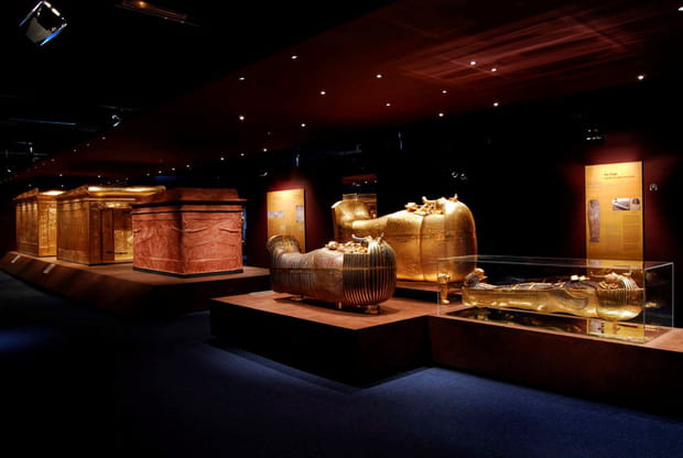 Plus de 1000 objets funéraires