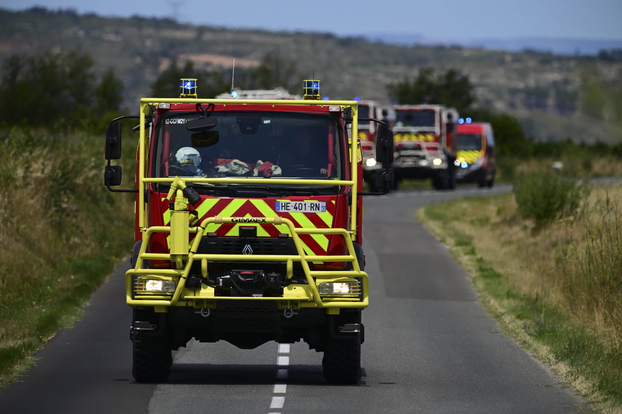 Que sait-on de l'incendie qui ravage une usine de produits chimiques dans le Gard ?