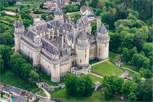 7. Le Château de Pierrefonds dans l'Oise