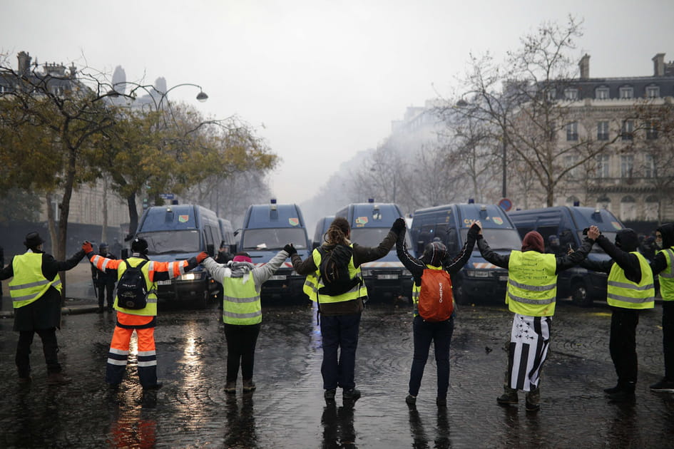 Gilets jaunes&nbsp;: les images choc &agrave; Paris