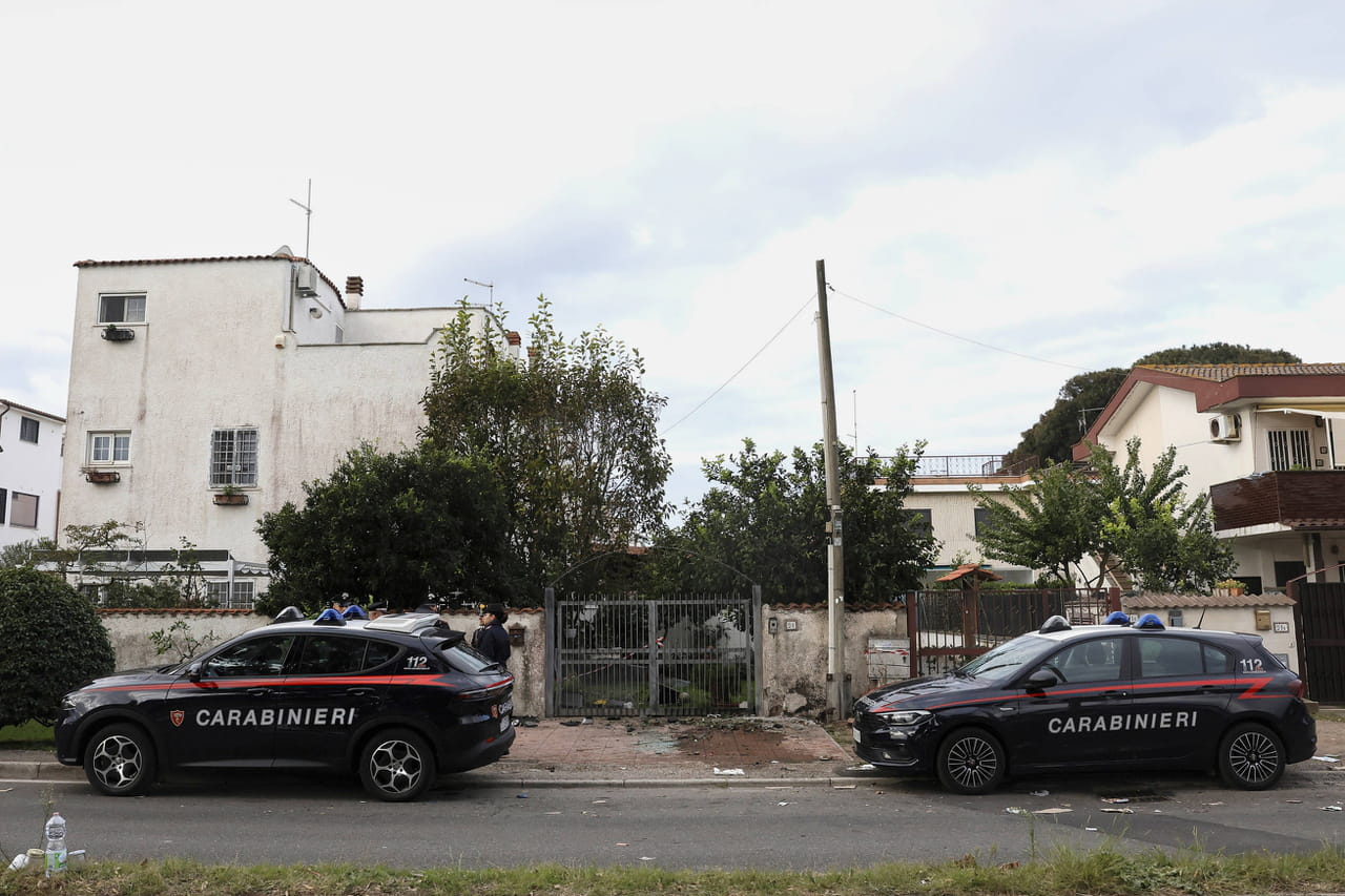 Le "Elise Lucet" italien visÃ© par une attaqueÂ : une bombe explose sous sa voiture, les images...