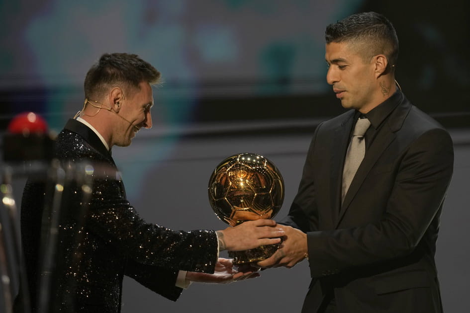 Le Ballon d'Or remis par Suarez