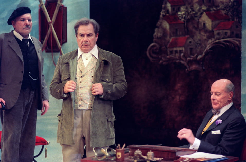 Il lance un festival de th&eacute;&acirc;tre