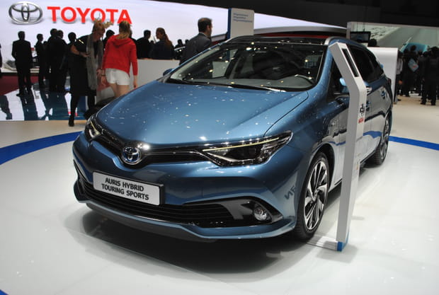 Toyota Auris : un nez qui pointe et un intérieur amélioré
