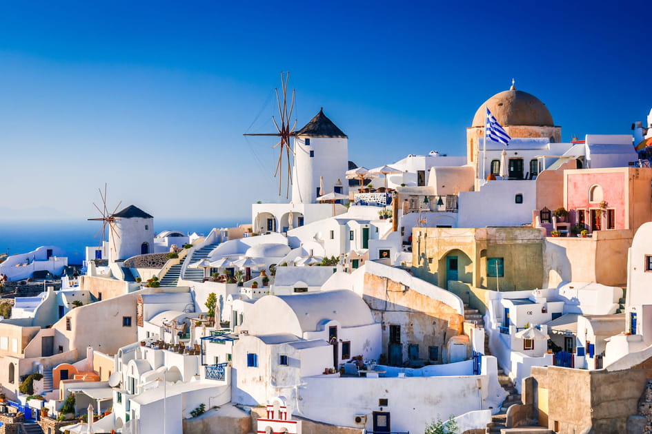 Oia et ses moulins &agrave; vent traditionnels