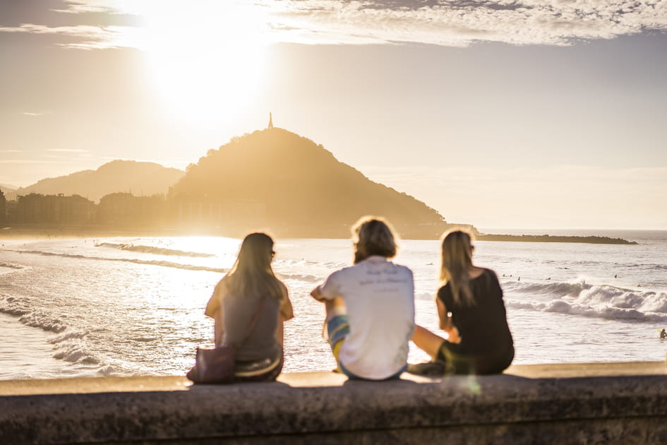 Voir le coucher de soleil depuis le mur de Sag&uuml;es