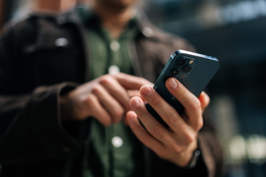 Ces deux mots dans un SMS sont caract&eacute;ristiques d'une arnaque, il est recommand&eacute; de le supprimer en urgence