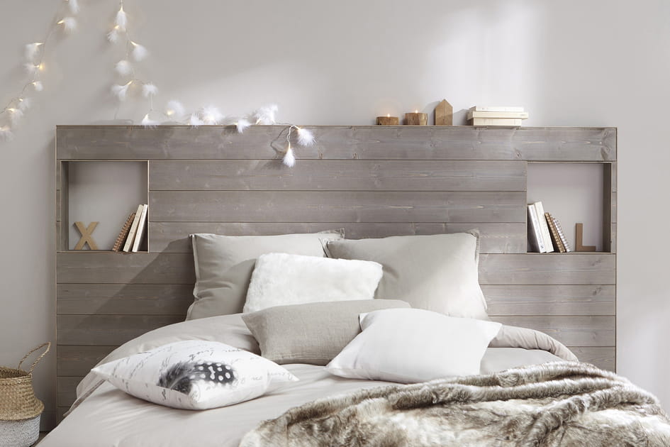 Une t&ecirc;te de lit avec des rangements