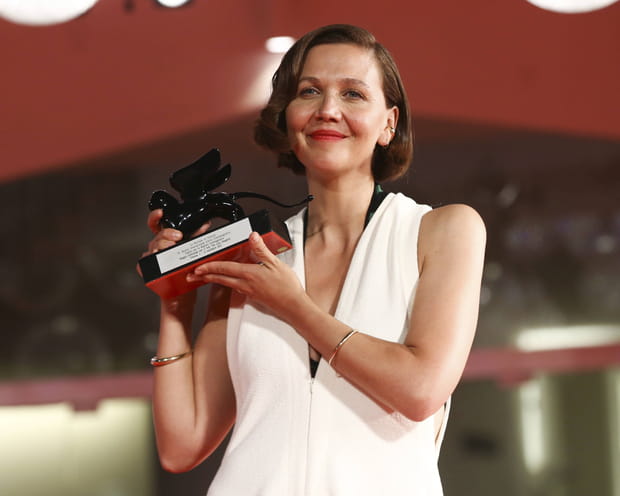 Maggie Gyllenrehaal reçoit le prix du meilleur scénario