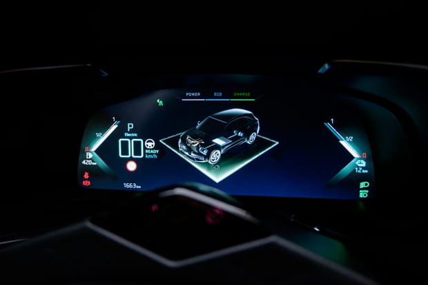 Zoom sur le combiné d'instrumentation du DS7 Crossback E-Tense