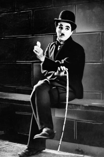 Charlie Chaplin errait dans les rues