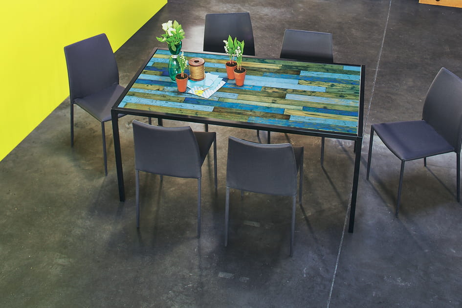 Une table en trompe-l'&oelig;il