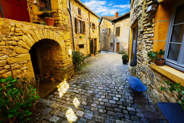 Oingt, village romantique insoupçonné au nord de Lyon