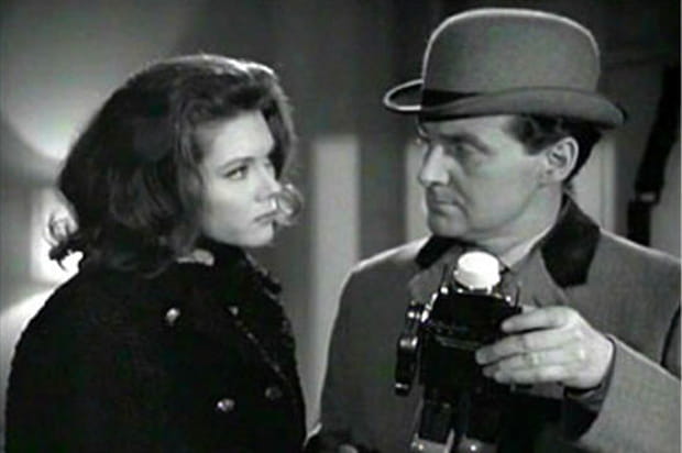 2e des années 60 : Chapeau melon et bottes de cuir