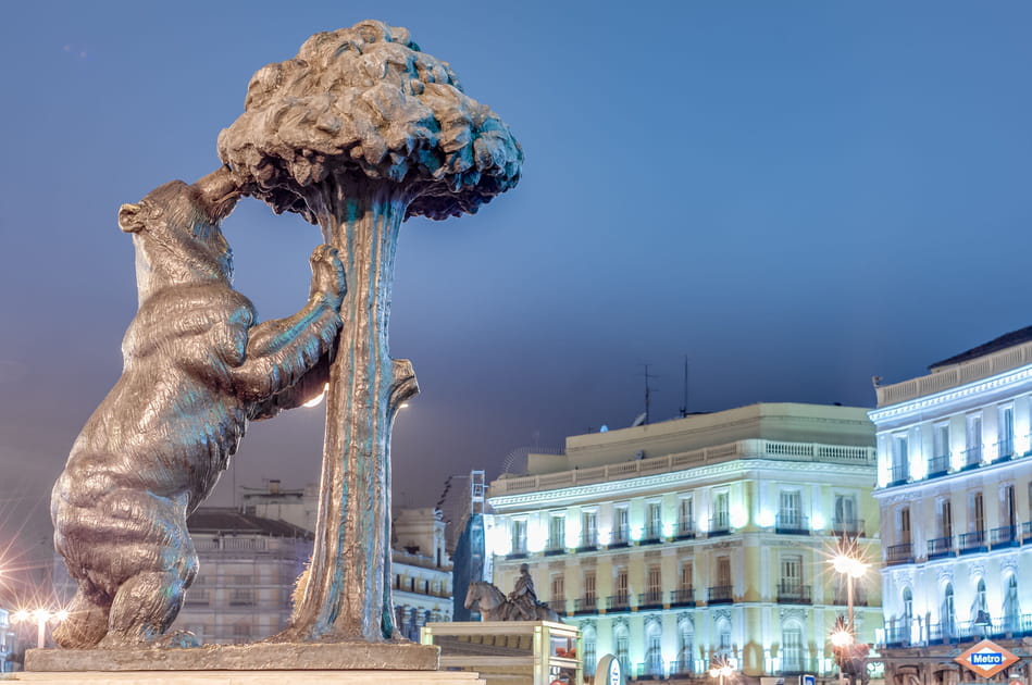 La statue de l'ours et de l'arbousier