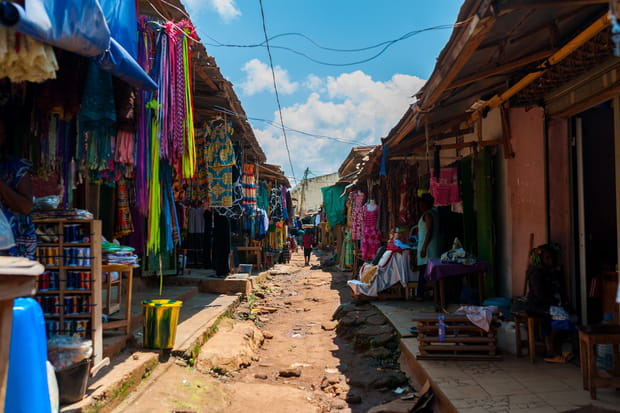 Douala : à la découverte des marchés colorés du Cameroun