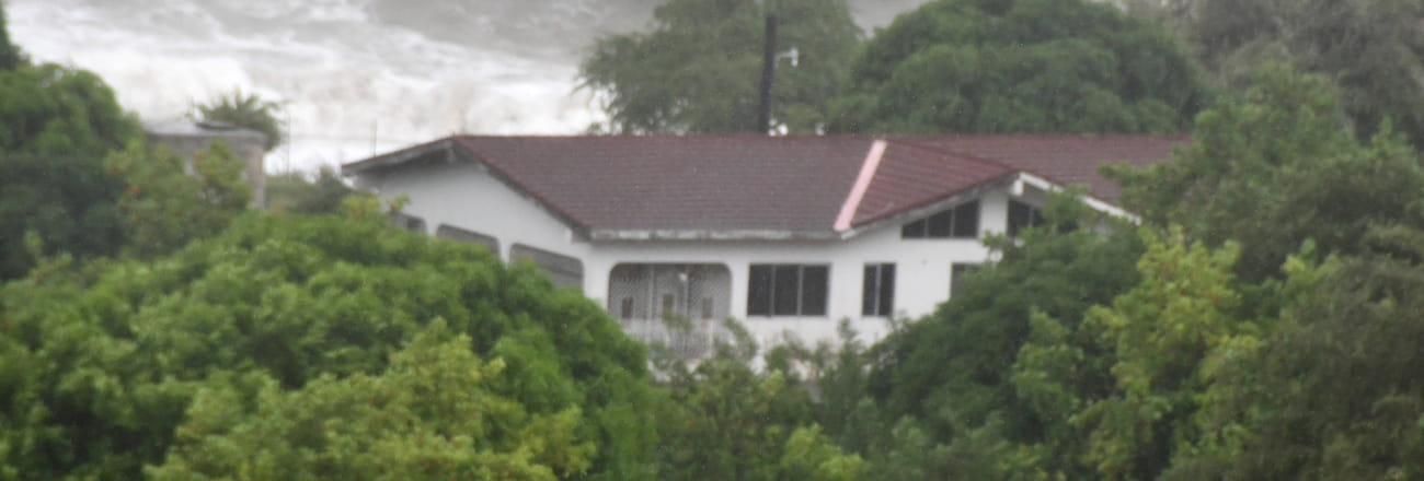 Les images impressionnantes de l'ouragan Melissa en Jamaïque